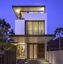 Berbeda dengan fasad rumah lainnya, fasad rumah model rumah minimalis modern tidak cuma yang memiliki satu lantai saja. Terlihat Mewah Di Lahan Terbatas Ambil Inspirasi Dari 5 Rumah Bertingkat Ini
