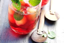Recette De Punch Froid Au Melon Et A La Menthe Recette Recette De Punch Menthe Pimm S