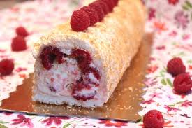 Buche Meringuee A La Noix De Coco Et Framboises Pour Ceux Qui Aiment Cuisiner Meringue Chocolat Chocolat Framboise Gateau Roule