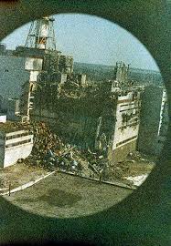 Die liquidatoren sind in gruppen von vier mann auf das dach des blocks gestiegen. Tschernobyl Grippedbag