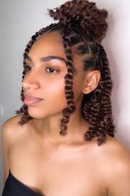 Les mèches PASSION TWIST sont disponibles actuellement à Ouagadougou pour  vos mises en beauté mes belles 😍❤️ ▪️Disponibles: noire, marron claire,  marron foncé, ginger et bicolore Écrivez nous au numéro whatsapp suivant