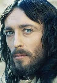 La ora actuală, românia este o ţară care se află în plin proces de manelizare şi de ferentarizare. IÈ›i Mai Aduci Aminte De Robert Powell Actorul Care L A Jucat Pe Iisus Din Nazaret Uite Cum AratÄƒ La 75 De Ani