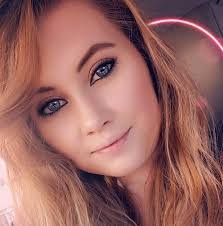 Renee Proffitt's Instagram, Twitter & Facebook