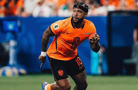 Memphis Depay pode ativar cláusula em contrato e receber mais R$ 3 milhões do Corinthians