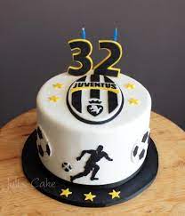 The cake consists of two tiers, and each of these layers is covered in black and white striped fondant, the colors of the team. Juventus Cake Cakecentral Com