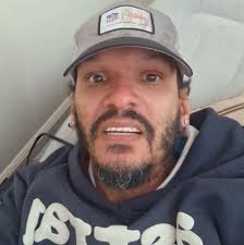 Ladies Beware of this Narcissist Dead Beat Dad!He has 12 kids by 7  different women.He also has a STD!His Muslim Name is Umar Ibn his real name  is Omar Bonner.