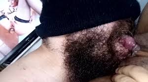 nanonood ng porn, sinabi ko sa aso na dilaan ang aking puke hanggang sa  mabulalas siya ng malakas