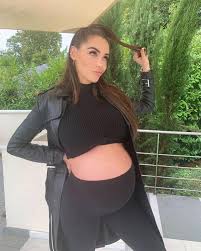 Use the top 2020 hashtags to get followers and likes on instagram. The Leggings Black Pregnancy Nabilla Benattia On The Account Instagram Of Nabilla Spotern