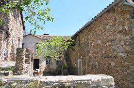 Vaste commune composée d'une dizaine de hameaux, le village des est environné de crêtes les plantiers. Les Gites La Theule Vieilles Maison A Les Plantiers
