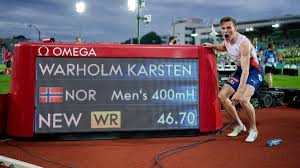 Torsdag kveld skal karsten warholm springe årets første konkurransløp. 400 Meter Hurden Warholm Knackt Uralt Weltrekord Zdfheute