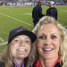 Shauna Boles's Instagram, Twitter & Facebook