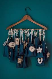 Adventskalender Saeckchen Am Buegel Diy Adventkalender Adventskalender Sackchen Adventskalender