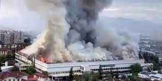 Bomberos informa ya de una cuarta alarma de incendio y que en estos momentos ya hay 37 carros trabajando en el lugar. Dantesco Incendio Afecta Al Hospital San Borja De Santiago Evacuaron A Cientos De Pacientes La Mega Fm 90 3