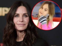 Courteney and jennifer were with friends on their way to mexico when a tire on their private jet exploded, leaving it circling in the air for four hours. Courteney Cox Celebrated Her Daughter Coco Arquette S 16th Birthday