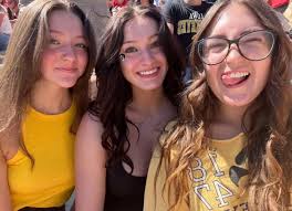 Hey everyone, I'm Sydney! I'm from North Aurora, IL and I go to to West  Aurora High School. I'm 100% committed to UIUC for next year and am  currently undecided