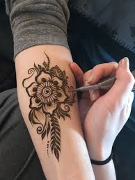 27 Amazing Henna Tattoo Designs That Will Beautify Your Skin Bafbouf In 2020 Henna Tattoo Hand Henna Tattoo Designs Simple Henna Tattoo