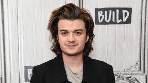 Joe Keery's Mom Said Steve Harrington Was A "Total Jerk" On Stranger Things  | Teen Vogue