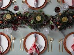 For more color or a pop of red, you can add berries, pomegranates or any fruit of your choosing. 22 Pretty Christmas Table Decorations And Settings