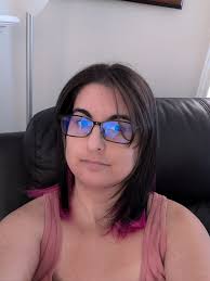 I just want to know where 'bangs' came from? What's wrong with 'fringe', it  makes far more sense. Bangs makes no sense at all. It baffles me. It keeps  me awake st