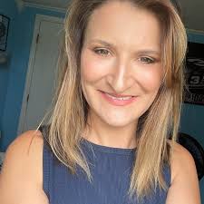 Aisha Knapp's Instagram, Twitter & Facebook