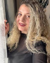 Evim güzel Evim 😻 Evim hem ofisim herşeyi anında yapabiliyorum bir odada  çekimler bir odada üretimler… Mutfaktada genelde bilgisayarda ki işlerimi  hallediyorum… 🥰 . . . . . . #instagood #instafashion #homesweethome #