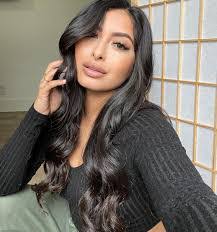 Alexis Howes's Instagram, Twitter & Facebook