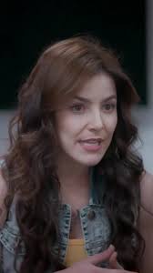 ¡Que alguien te defienda como Alison lo hace en el colegio de Dakota!