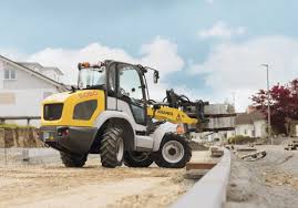 Rad Und Teleskopradlader Modelle Konnen Im Galabau Uberzeugen