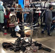 Das ist mode, qualität und preisbewusstsein. Billig Mode So Funktioniert Das Modell Des Ramschladens Primark Welt