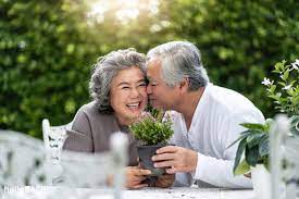 Ph&aacute;t huy vai tr&ograve; của người cao tuổi trong gia đ&igrave;nh, cộng đồng &bull;