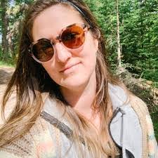 Aimee Moir's Instagram, Twitter & Facebook