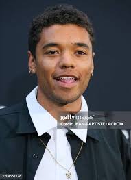 Actor Herbert Morales arrives during the red carpet for Warner's... News  Photo