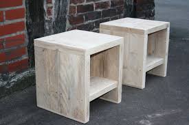 Ein Bauholz Beistelltisch Nachtschrankchen Hocker Bauen Mit Holz Bauholz Mobel Hocker