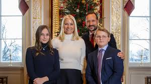 Laut medienberichten hängt der haussegen gründlich schief, es soll heftigen streit. Nach Kate Co Norwegens Mette Marit Strahlt Auf Xmas Foto Promiflash De