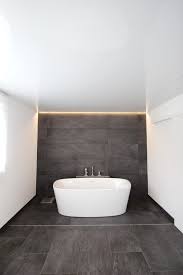 Eine dampfbremse an der decke anbringen. Spanndecken Die Perfekte Decke Fur Das Badezimmer Vocil Spanndecken