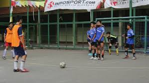 Wajib memakai sepatu olahraga/futsal/sepak bola(diutamakan sepatu sepak bola/sepatul pul). Aksi Seru Turnamen Futsal Bareng Smk Budhi Warman 1 Indosport