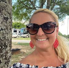 Melanie Jackman's Instagram, Twitter & Facebook