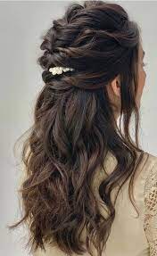 With gorgeous long hair, the styling options are almost endless! Best Half Up Half Down Frisuren Fur Den Alltag Zu Besonderen Anlassen Alltag Anlassen Besonderen F Hair Styles Medium Length Hair Styles Bridal Hair Buns