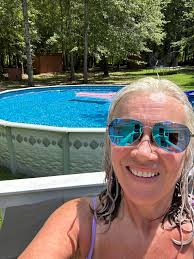 Sunshine, pool time, and all your favorite people. ☀️💛