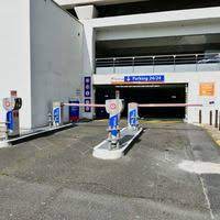 Au coeur du quartier d'affaires, 8 salles. Offiziell Parkhaus Effia Gare De Massy Tgv Uberdacht In Massy