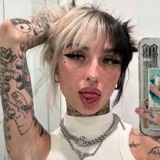 Sara Fish's Instagram, Twitter & Facebook