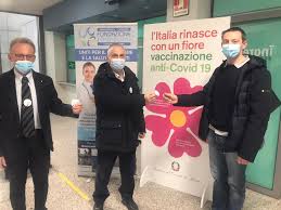 Il vaccino contro il coronavirus di astrazeneca è consigliato sopra i 60 anni, ma è verosimile che venga utilizzato anche sotto i 60. Seconda Dose Premiata Con La Spilla Della Fondazione
