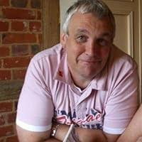 Bones Under the Beach Hut (Fethering, #12) by Simon Brett