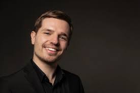 Felix Che Groll • Tenor