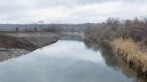 На западе района река ингулец перегорожена плотиной, образующей карачуновское водохранилище. Raschistka Reki Ingulec Spasla Ot Podtoplenij Bolee Tysyachi Zhitelej Shirokovskogo Rajona Gorodskoj Sajt Dnepra