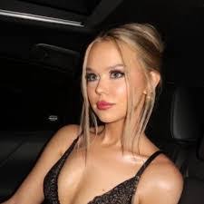 Summer Easley's Instagram, Twitter & Facebook