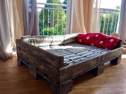 Hundebett Aus Paletten Im Shabby Look Hunde Bett Bett Ideen Hundebett Paletten