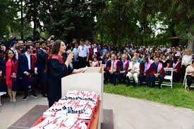 Anadolu üniversitesi işin içine girer girmez, hukuk fakültesinin aöf ye açıldığı düşüncesini vermesidir. Hukuk Fakultesi Mezuniyet Toreni 2018 Anadolu Universitesi