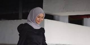 ✅gratis ongkir sepuasnya ✅ original. Tak Punya Barang Mahal Dan Branded Zaskia Mecca Sampai Tunjukan Lemari Sederhananya Merdeka Com
