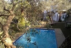 Casa rural haza de los fresnos, tu alojamiento en cádiz la casa rural haza de los fresnos se encuentra en la sierra de cádiz ubicada entre los parques la casa rural las provincias, situada en prado del rey, es una casa con piscina al aire libre de temporada. Huerta Bocaleones Casa Rural En Zahara De La Sierra Cadiz